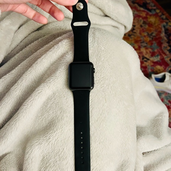 Selling never used Apple Watch! - Picture 1 of 4